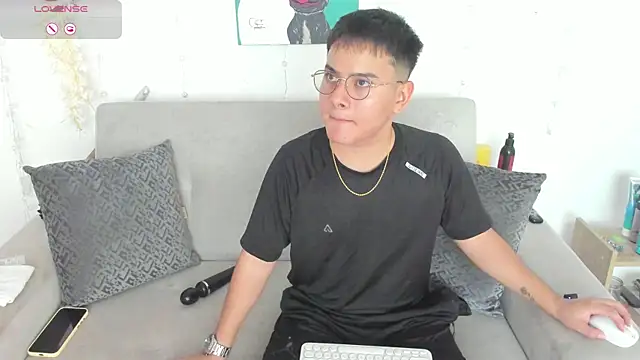 Snapshot of Young_Ben chatting on July 7, 2026, 12:52 pm Young Ben online show from July 7, 2026, 12:52 pm