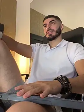 Snapshot of AxelThompson_ chatting on October 3, 2025, 12:06 pm AxelThompson online show from October 3, 2025, 12:06 pm