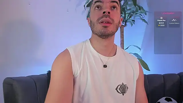 Snapshot of AxelThompson_ chatting on January 11, 2026, 12:12 pm AxelThompson online show from January 11, 2026, 12:12 pm