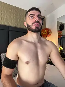 Snapshot of AxelThompson_ chatting on October 20, 2025, 11:55 am AxelThompson online show from October 20, 2025, 11:55 am