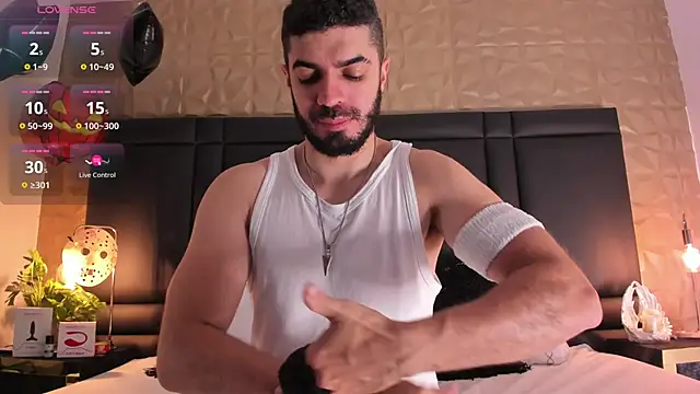 Snapshot of AxelThompson_ chatting on October 18, 2025, 12:40 pm AxelThompson online show from October 18, 2025, 12:40 pm