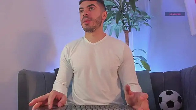 Snapshot of AxelThompson_ chatting on January 14, 2026, 11:58 am AxelThompson online show from January 14, 2026, 11:58 am