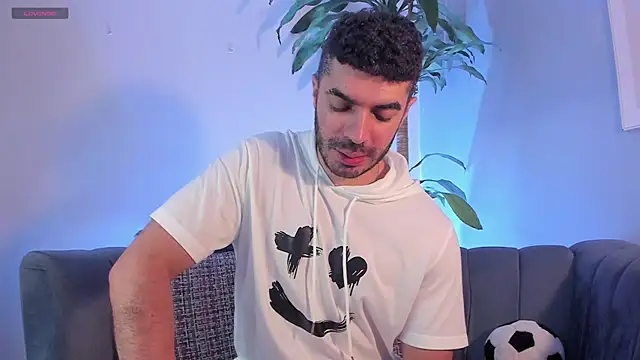 Snapshot of AxelThompson_ chatting on January 9, 2026, 11:17 am AxelThompson online show from January 9, 2026, 11:17 am