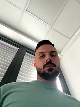 yourdreamboy17 online show from September 25, 2025, 3:18 pm