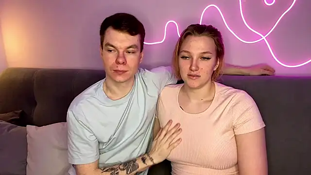 julielourens online show from October 13, 2025, 7:21 am