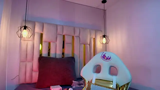 viollettaa  online show from March 12, 2026, 6:23 pm