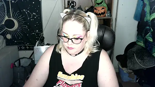 Snapshot of Kinky_Witch chatting on June 1, 2026, 4:17 pm Kinky Witch online show from June 1, 2026, 4:17 pm