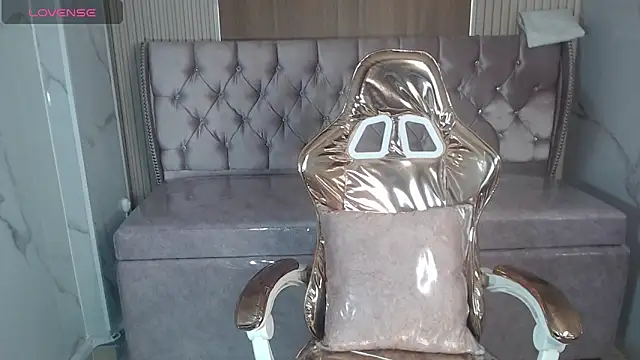 madelen b online show from November 15, 2025, 8:24 pm