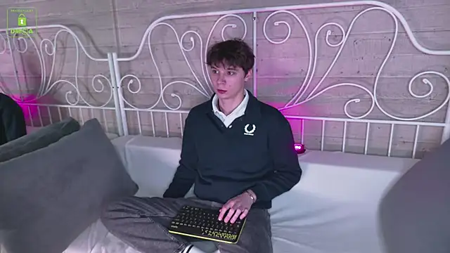 Snapshot of AnthonyHall chatting on November 8, 2025, 4:16 am AnthonyHall online show from November 8, 2025, 4:16 am