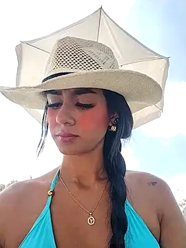 Juliana Xander online show from November 7, 2025, 3:05 pm