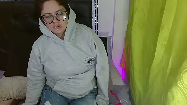 KrystalAdams online show from October 13, 2025, 9:44 am