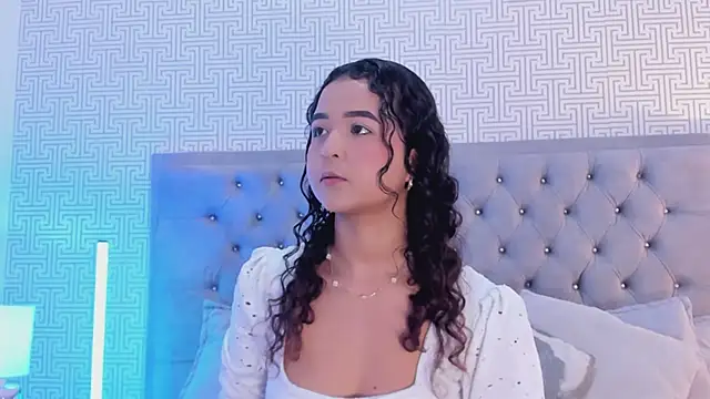 Evaa Lunna  online show from March 8, 2026, 9:07 pm