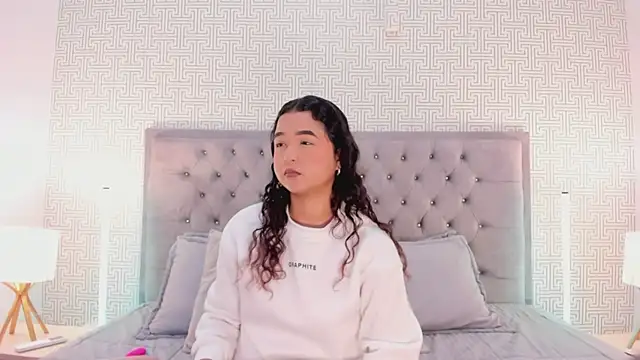 Evaa Lunna  online show from March 2, 2026, 8:27 pm