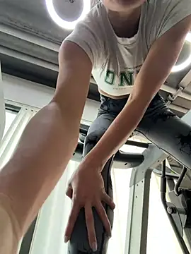 Ninazhang online show from April 8, 2026, 1:18 am