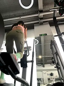 Ninazhang online show from October 13, 2025, 2:35 am