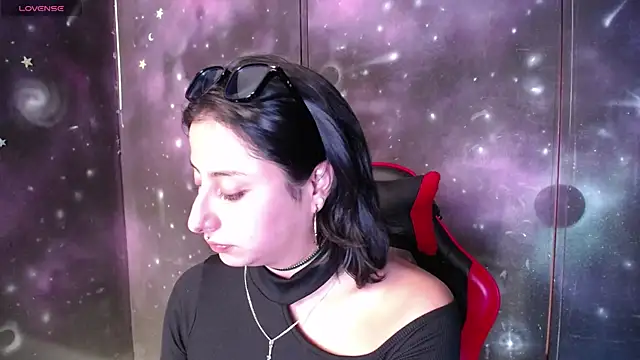 CristaldelLeon s online show from September 24, 2025, 8:15 pm