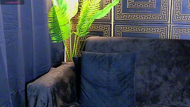 Aelorya online show from December 15, 2025, 4:24 pm