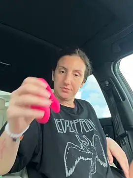 sweetsirenn online show from October 7, 2025, 12:50 pm