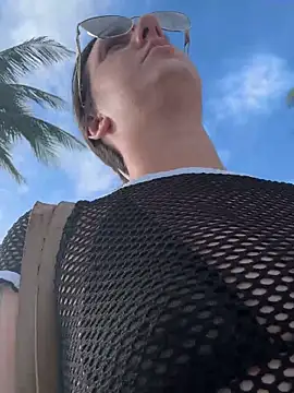 sweetsirenn online show from November 4, 2025, 2:10 pm