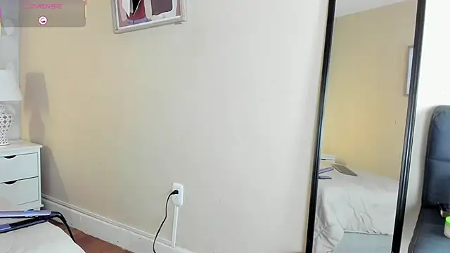 isabella milf  online show from October 14, 2025, 7:03 pm