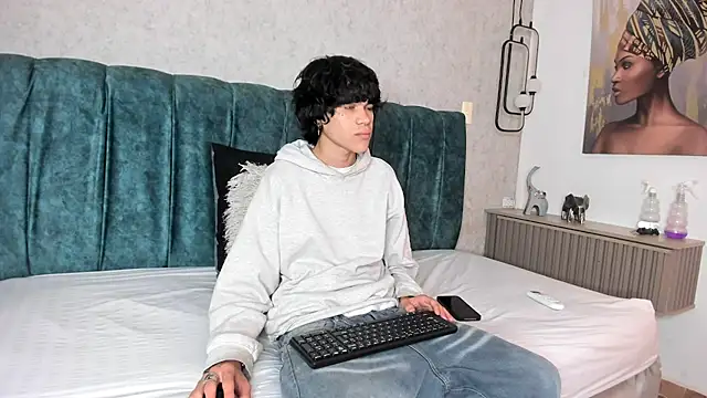 Snapshot of Diamond_twink chatting on June 26, 2026, 2:12 pm Diamond twink online show from June 26, 2026, 2:12 pm