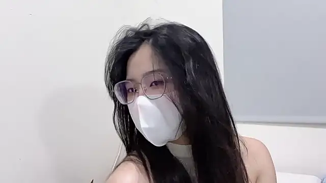 LHeart online show from November 17, 2025, 2:10 pm