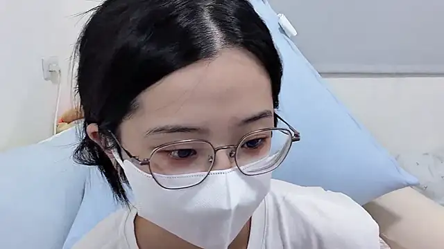 Snapshot of LHeart chatting on June 17, 2026, 2:38 pm LHeart online show from June 17, 2026, 2:38 pm