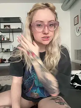 seeunexttuesday online show from November 18, 2025, 4:21 pm