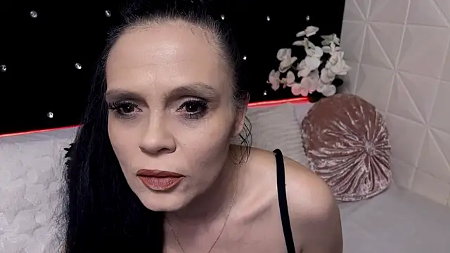 Sweeteest Julie online show from April 15, 2026, 10:54 pm