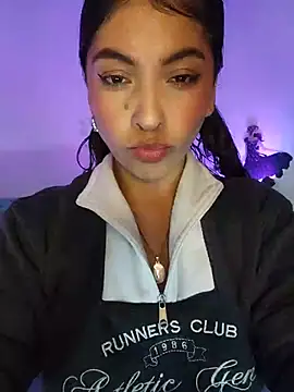 Snapshot of Fox_Roxxan chatting on July 1, 2026, 3:29 am Fox Roxxan online show from July 1, 2026, 3:29 am