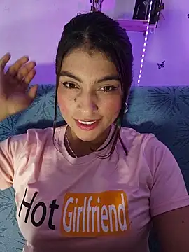 Snapshot of Fox_Roxxan chatting on June 6, 2026, 2:17 am Fox Roxxan online show from June 6, 2026, 2:17 am