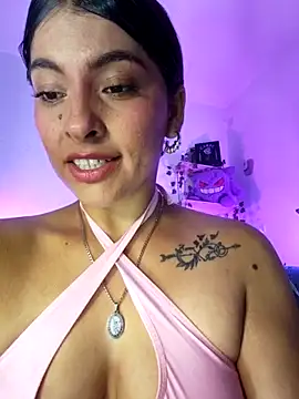Snapshot of Fox_Roxxan chatting on June 29, 2026, 2:29 am Fox Roxxan online show from June 29, 2026, 2:29 am