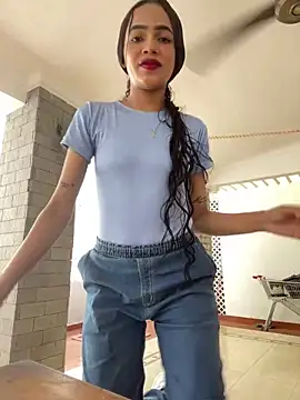 violeta 18x online show from December 15, 2025, 6:36 pm