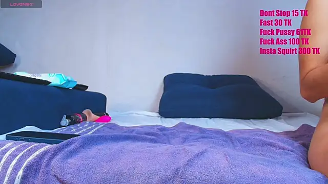 Snapshot of couplelove543 chatting on October 10, 2025, 1:45 pm couplelove543 online show from October 10, 2025, 1:45 pm