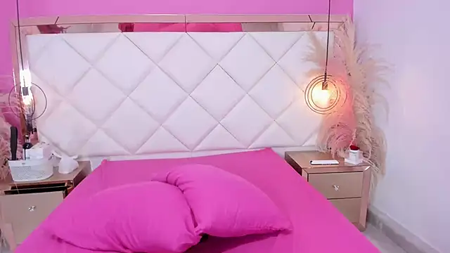 Lucianaa Collins online show from November 1, 2025, 1:16 pm