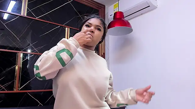 HannyThompson online show from October 3, 2025, 12:50 pm