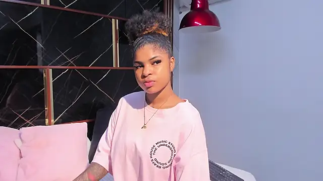 HannyThompson online show from November 19, 2025, 12:05 pm