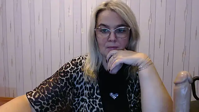 Snapshot of EleanoraDream chatting on November 8, 2025, 3:15 pm EleanoraDream online show from November 8, 2025, 3:15 pm