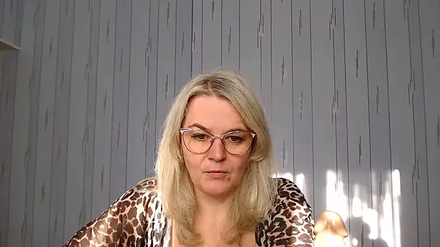 Snapshot of EleanoraDream chatting on October 22, 2025, 7:19 am EleanoraDream online show from October 22, 2025, 7:19 am