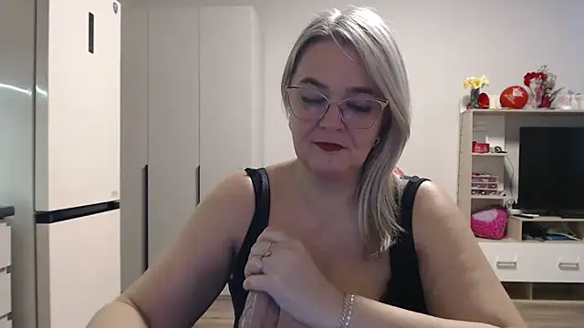 Snapshot of EleanoraDream chatting on May 7, 2026, 4:50 am EleanoraDream online show from May 7, 2026, 4:50 am