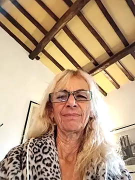 clarabell4 online show from November 14, 2025, 7:34 am