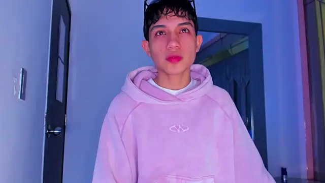 Sebax Young online show from March 30, 2026, 8:32 pm