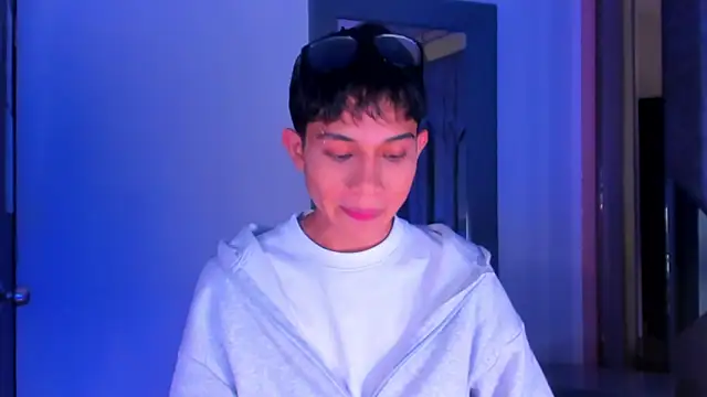 Sebax Young online show from April 17, 2026, 4:37 am