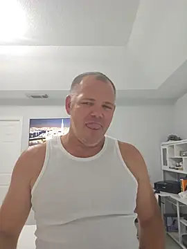 cubanitofeliz40 online show from May 19, 2026, 6:15 pm