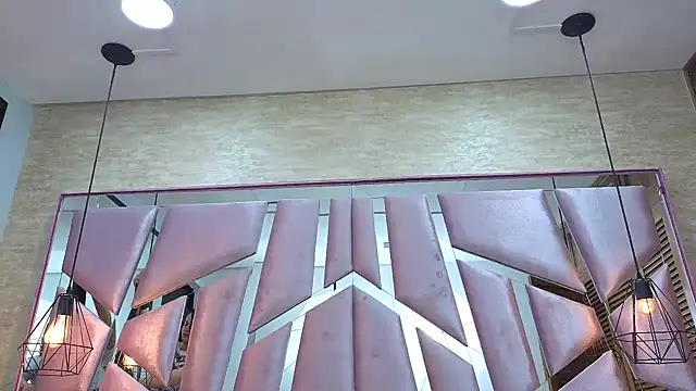 ThaliaCross online show from February 2, 2026, 7:57 pm