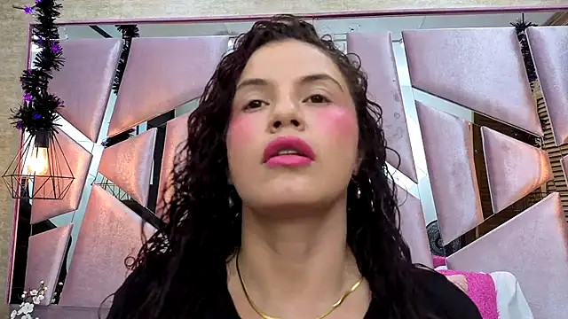 ThaliaCross online show from November 13, 2025, 7:51 pm