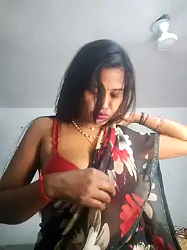 cute radhikaa online show from April 13, 2026, 9:08 pm