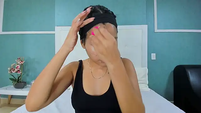 ania gomez online show from October 6, 2025, 9:37 pm