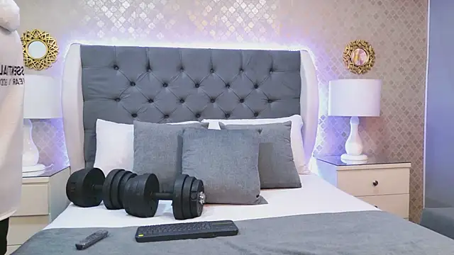 ZoeKrug online show from December 17, 2025, 11:48 am