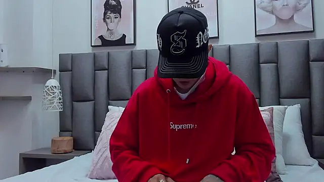 ZoeKrug online show from February 27, 2026, 12:16 pm